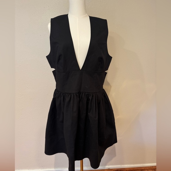 Banana Republic Dresses & Skirts - Banana Republic Elegant Black Sleeveless Cutout Dress
